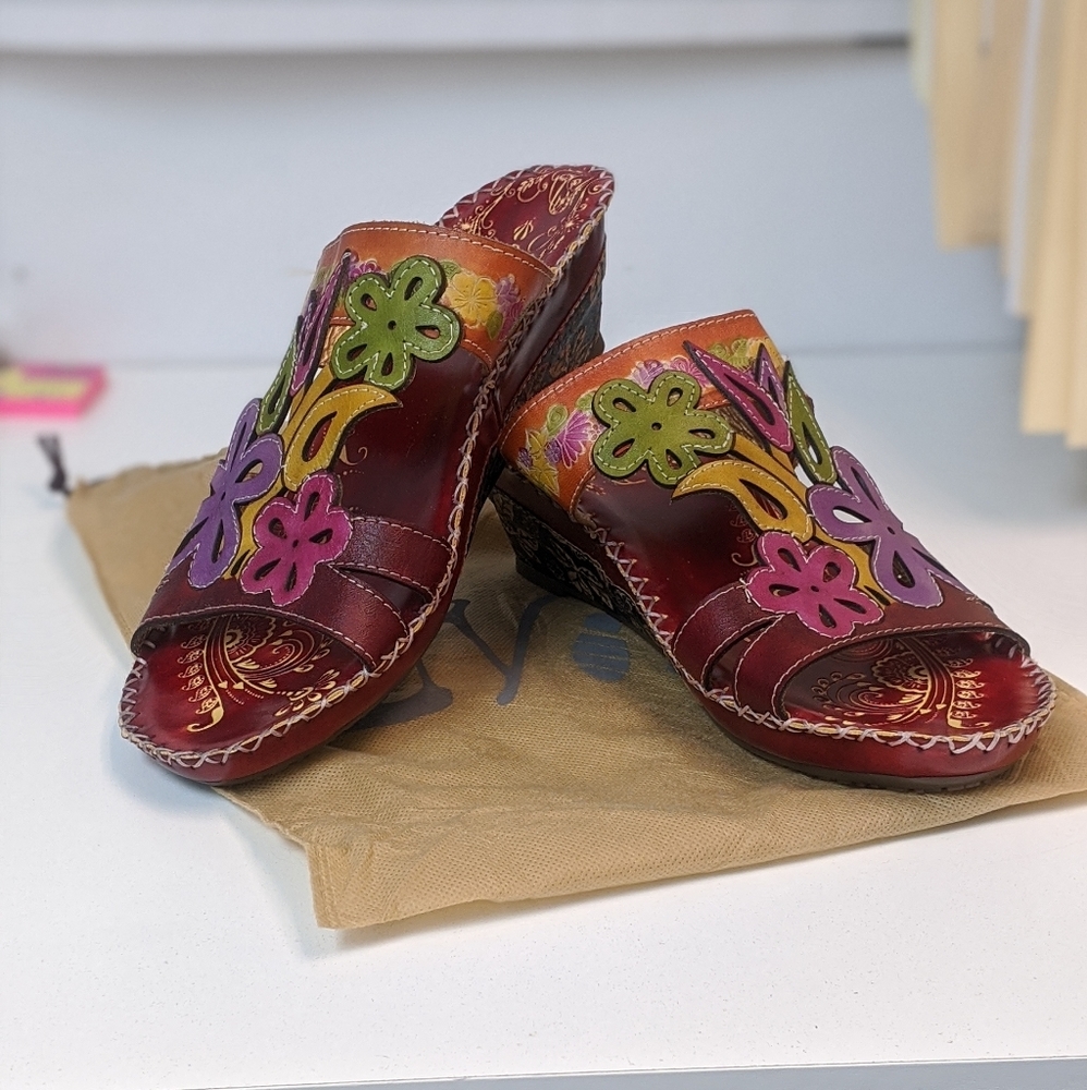 NWOT Socofy sandals